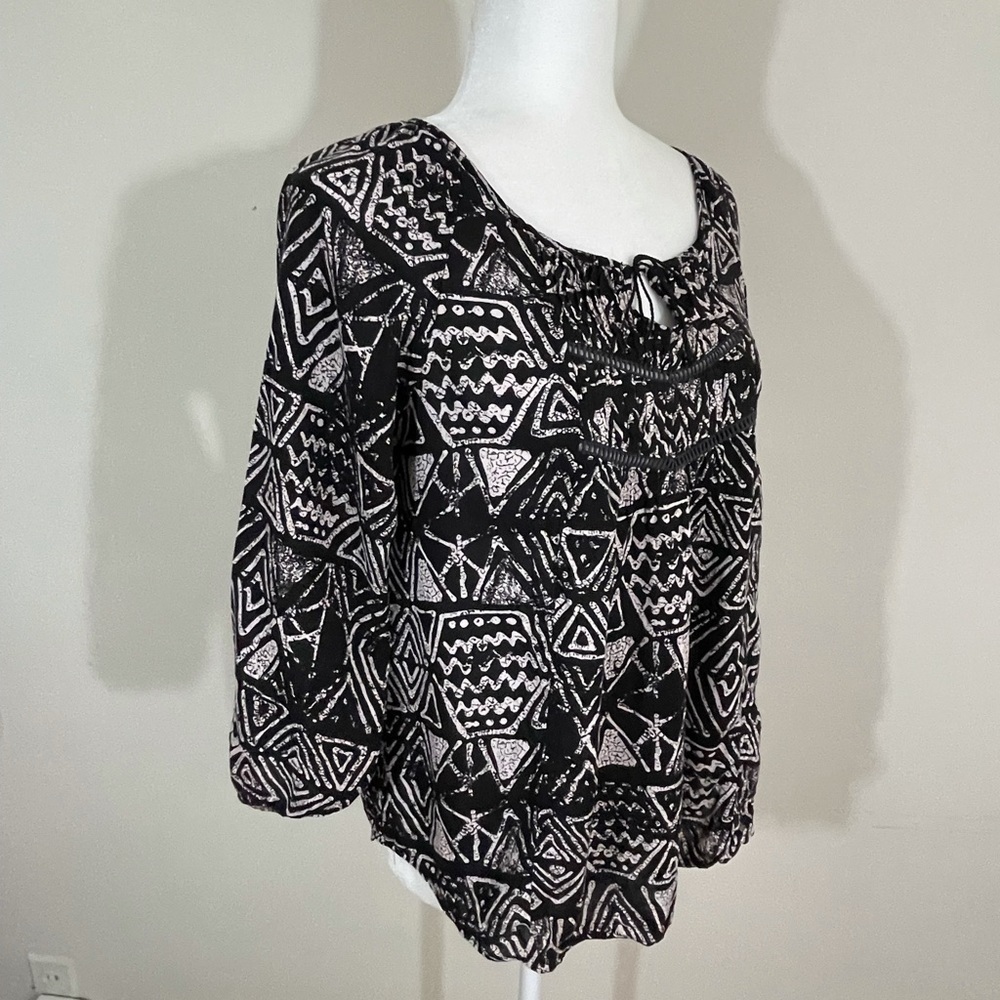 Mossimo sz sm  top boho style black white print